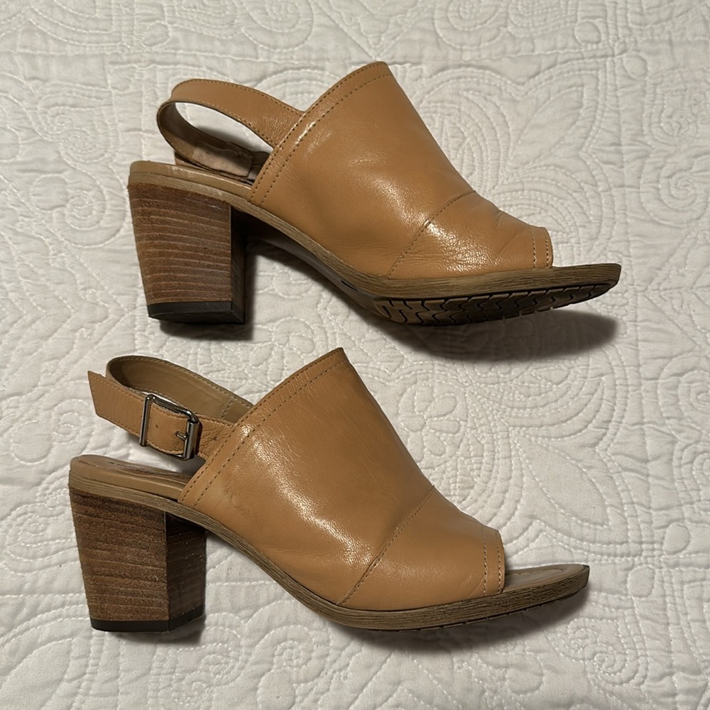 LAST CHANCE! Tan Leather Women's Sandals with Block Heels 7.5 FINAL MARKDOWN - Picture 2 of 8